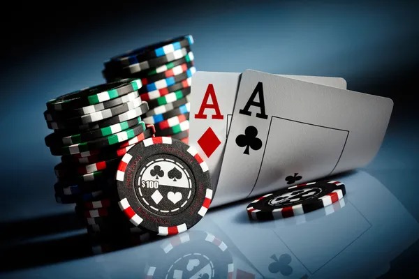 indoxslot mobile app interface showing live-dealer tables and sportsbook markets